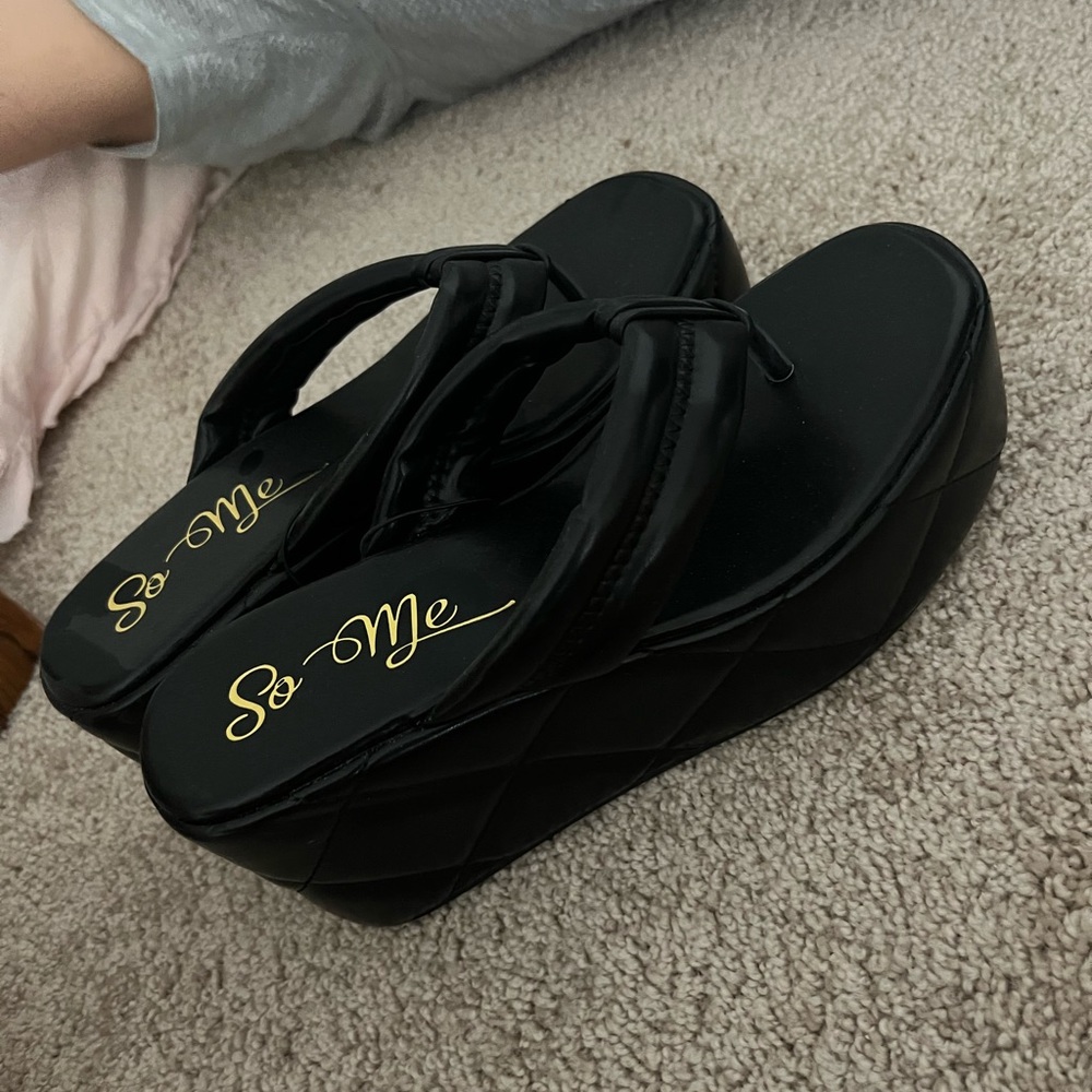 forever 21 size 7 platform flip flops. never worn